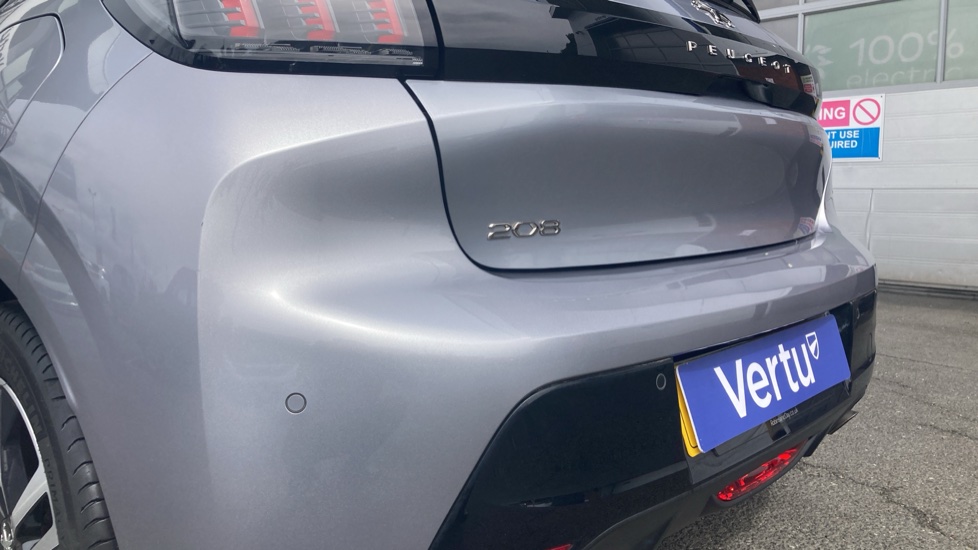 Peugeot 208 1.2 PureTech 100 Allure 5dr Petrol Hatchback - Image 25