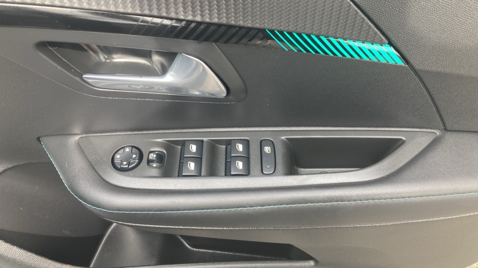 Peugeot 208 1.2 PureTech 100 Allure 5dr Petrol Hatchback - Image 29