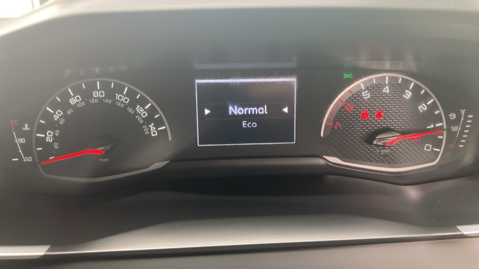 Peugeot 208 1.2 PureTech 100 Allure 5dr Petrol Hatchback - Image 33