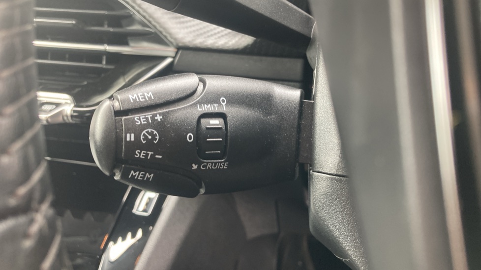 Peugeot 208 1.2 PureTech 100 Allure 5dr Petrol Hatchback - Image 34