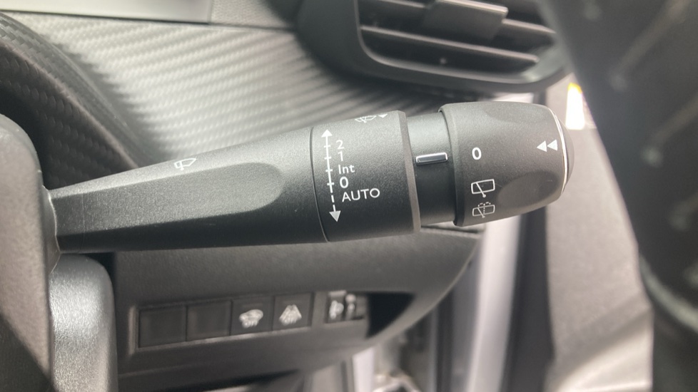 Peugeot 208 1.2 PureTech 100 Allure 5dr Petrol Hatchback - Image 35