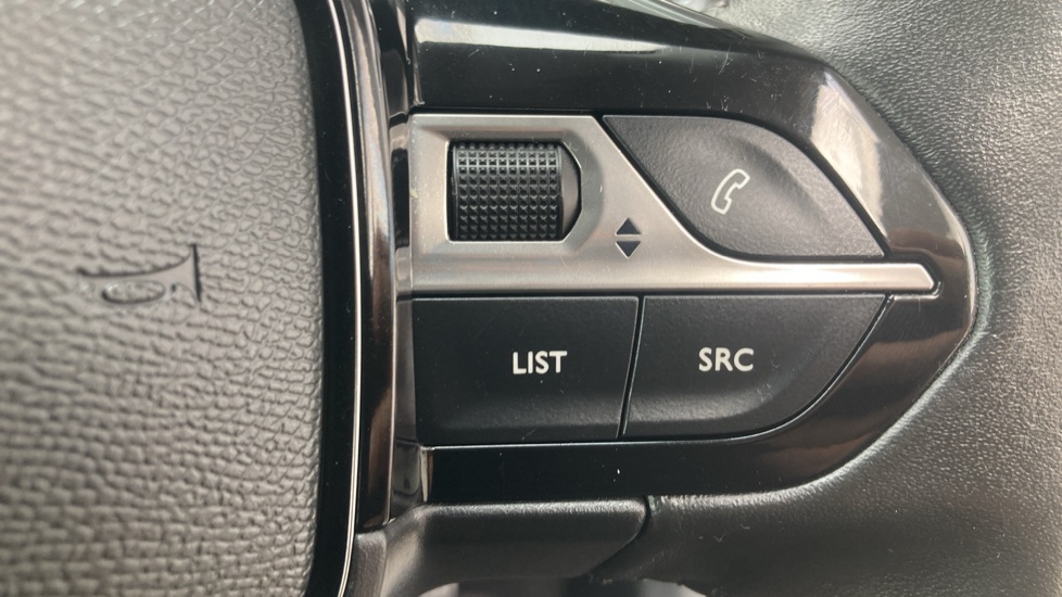 Peugeot 208 1.2 PureTech 100 Allure 5dr Petrol Hatchback - Image 37