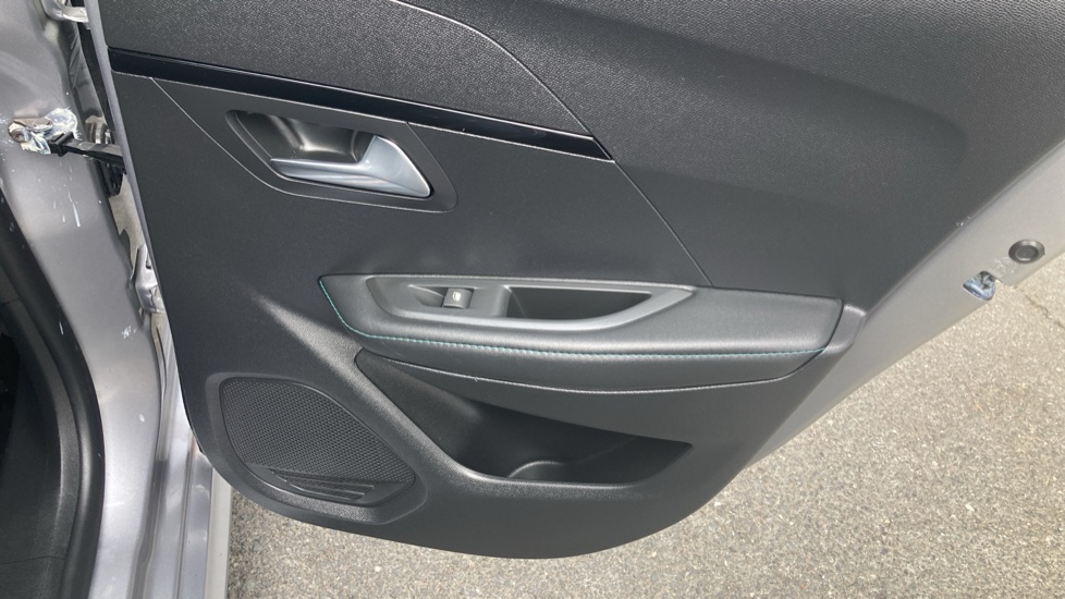 Peugeot 208 1.2 PureTech 100 Allure 5dr Petrol Hatchback - Image 39