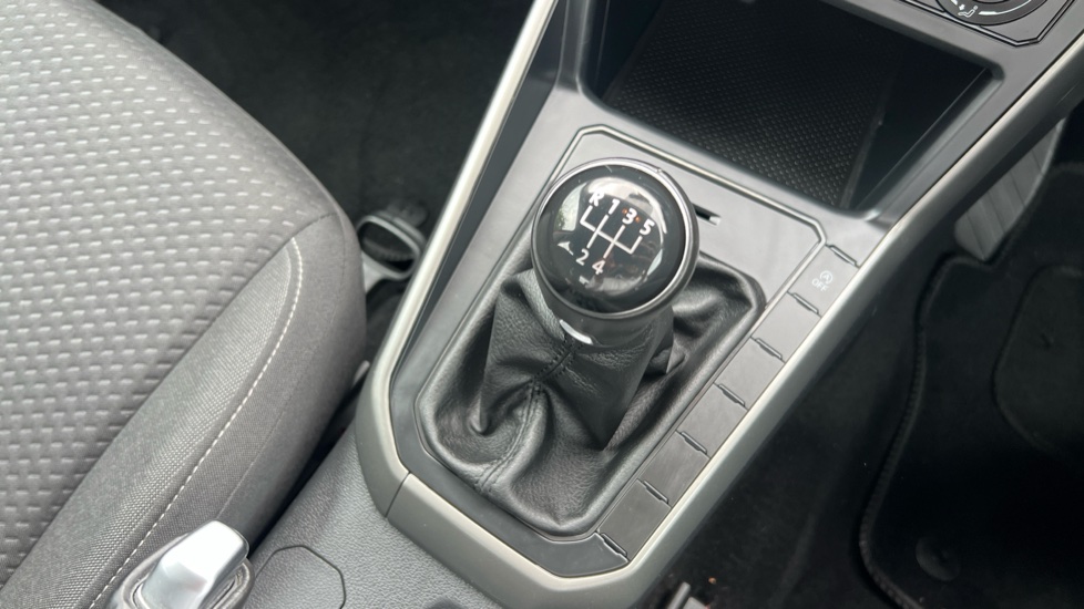 Volkswagen Polo 1.0 TSI 95 SE 5dr Petrol Hatchback - Image 34