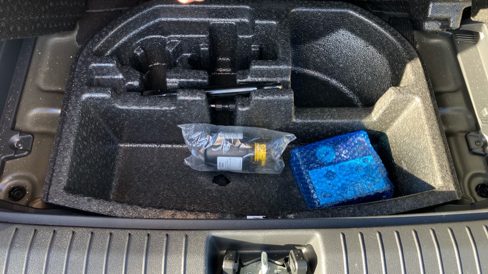Hyundai KONA 150kW Premium 64kWh 5dr Auto Electric Hatchback - Image 30