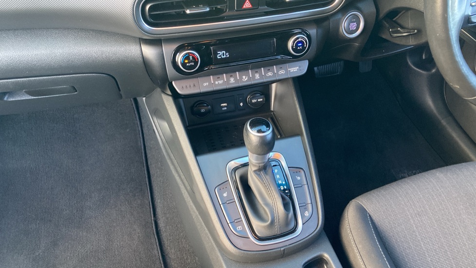 Hyundai KONA 1.6 GDi Hybrid Premium 5dr DCT Hybrid Hatchback - Image 16