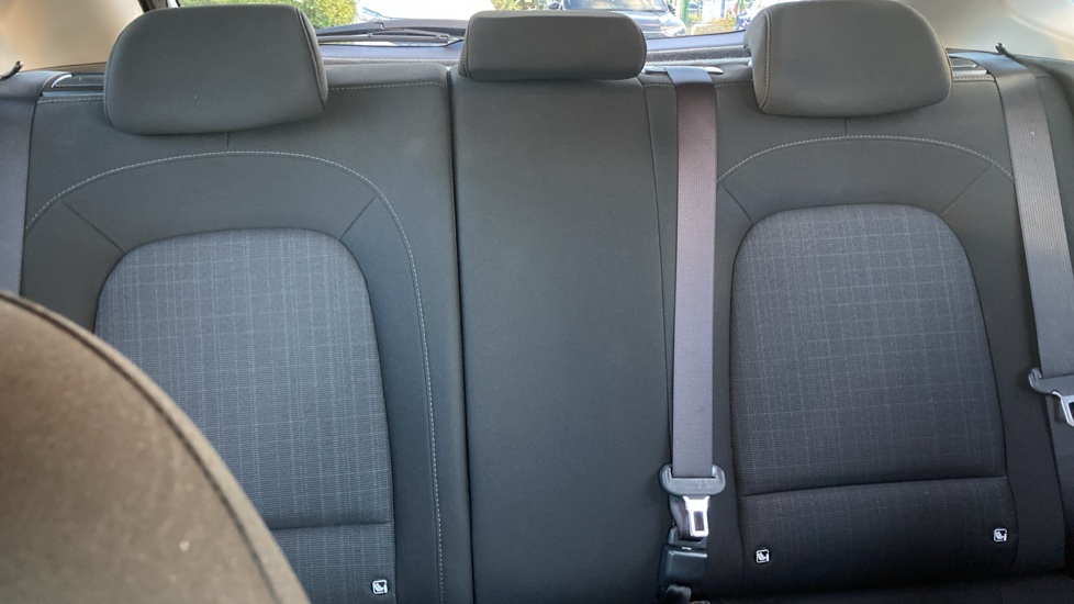 Hyundai KONA 1.6 GDi Hybrid Premium 5dr DCT Hybrid Hatchback - Image 17