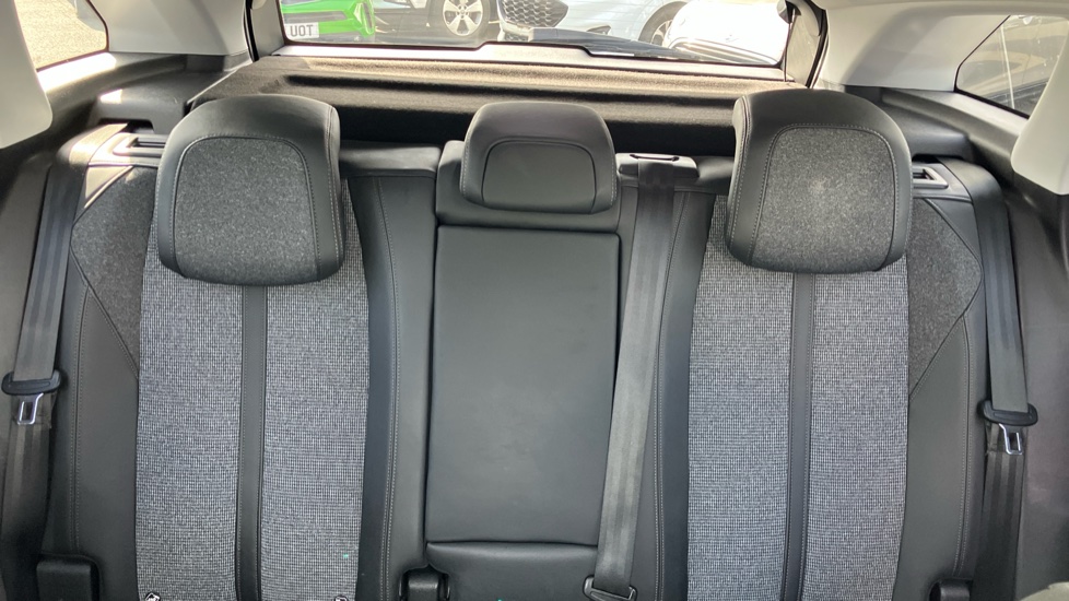 Peugeot 3008 1.6 PureTech 180 Allure 5dr EAT8 Petrol Estate - Image 15