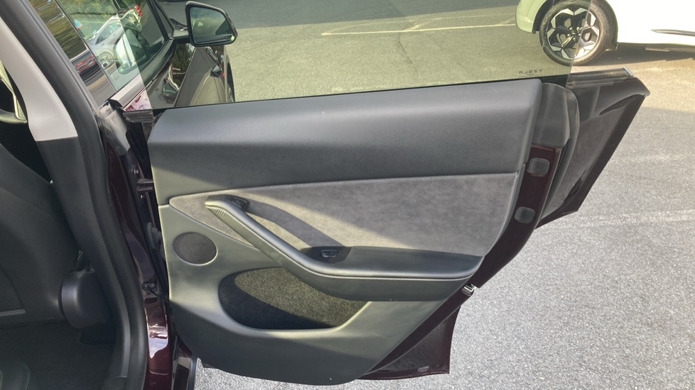 Tesla Model Y Long Range AWD 5dr Auto Electric Hatchback - Image 30