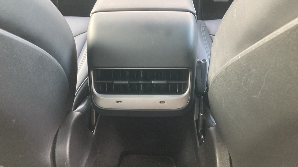Tesla Model Y Long Range AWD 5dr Auto Electric Hatchback - Image 32