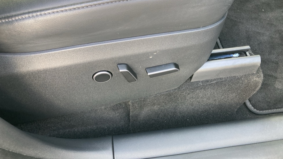 Tesla Model Y Long Range AWD 5dr Auto Electric Hatchback - Image 35
