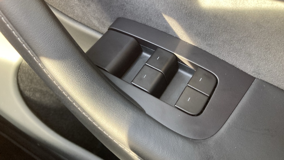 Tesla Model Y Long Range AWD 5dr Auto Electric Hatchback - Image 39