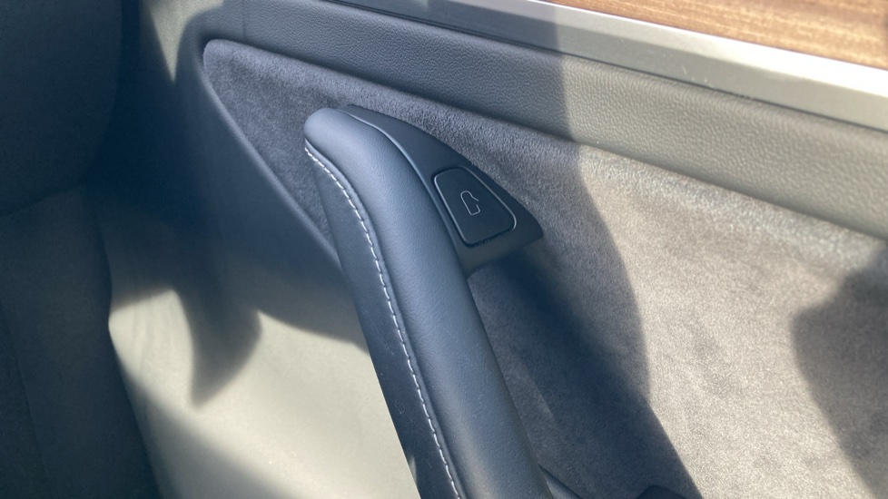 Tesla Model Y Long Range AWD 5dr Auto Electric Hatchback - Image 40