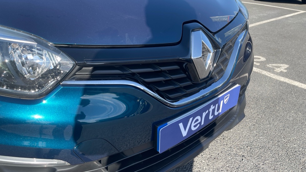 Renault Captur 1.5 dCi 90 Iconic 5dr Diesel Hatchback - Image 32