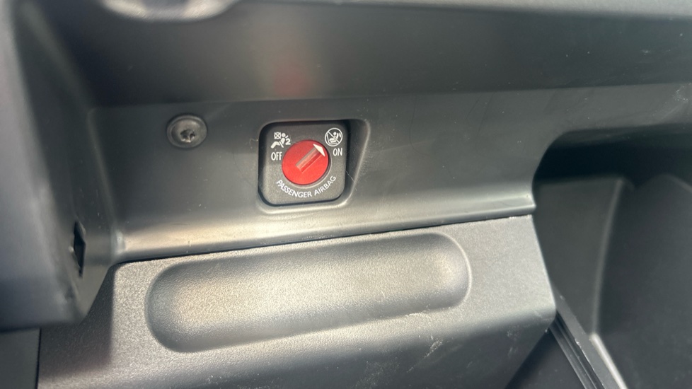 Citroen C3 1.2 PureTech 83 Feel 5dr Petrol Hatchback - Image 33