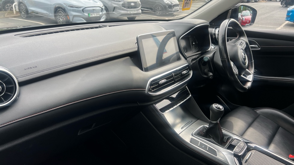 MG HS 1.5 T-GDI Excite 5dr Petrol Hatchback - Image 13