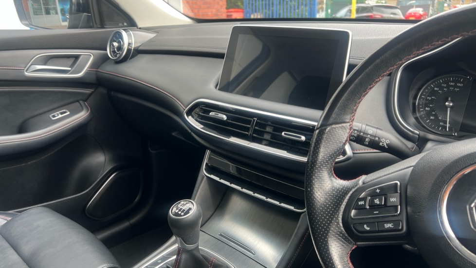 MG HS 1.5 T-GDI Excite 5dr Petrol Hatchback - Image 17