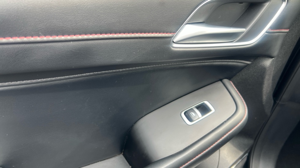 MG HS 1.5 T-GDI Excite 5dr Petrol Hatchback - Image 23