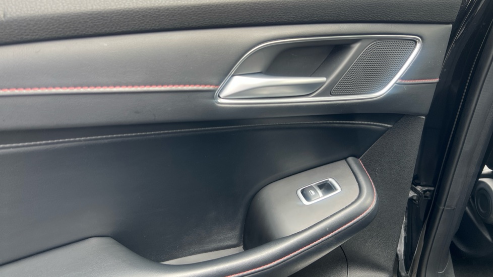 MG HS 1.5 T-GDI Excite 5dr Petrol Hatchback - Image 27