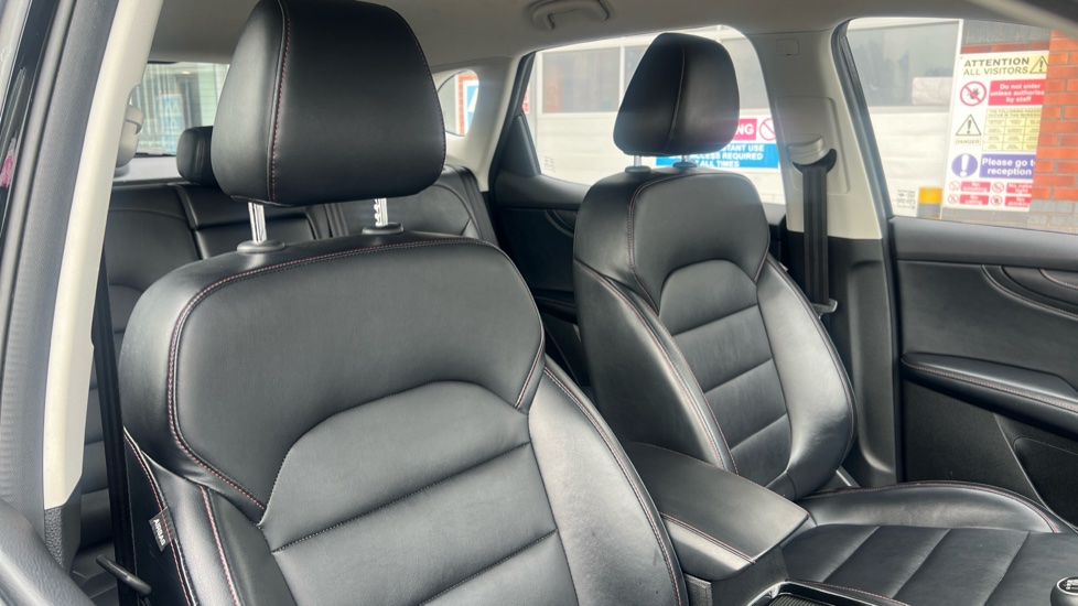 MG HS 1.5 T-GDI Excite 5dr Petrol Hatchback - Image 34