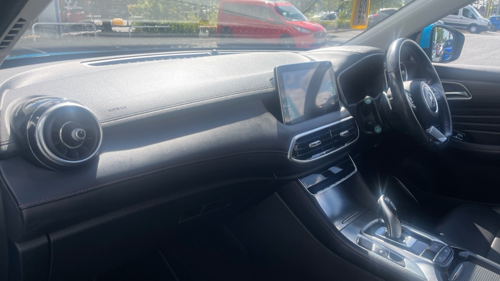 MG HS 1.5 T-GDI Trophy 5dr DCT Petrol Hatchback - Image 14
