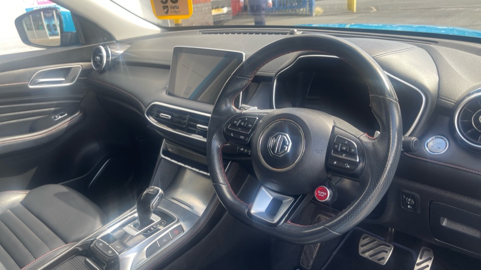 MG HS 1.5 T-GDI Trophy 5dr DCT Petrol Hatchback - Image 16