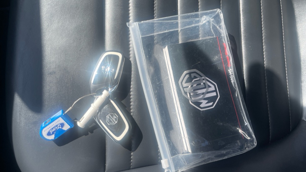 MG HS 1.5 T-GDI Trophy 5dr DCT Petrol Hatchback - Image 23