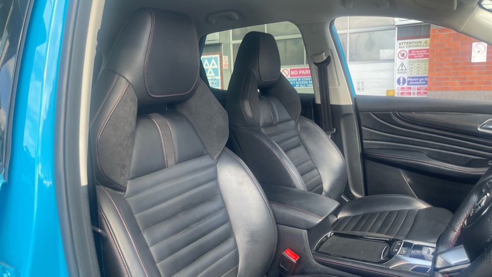 MG HS 1.5 T-GDI Trophy 5dr DCT Petrol Hatchback - Image 31