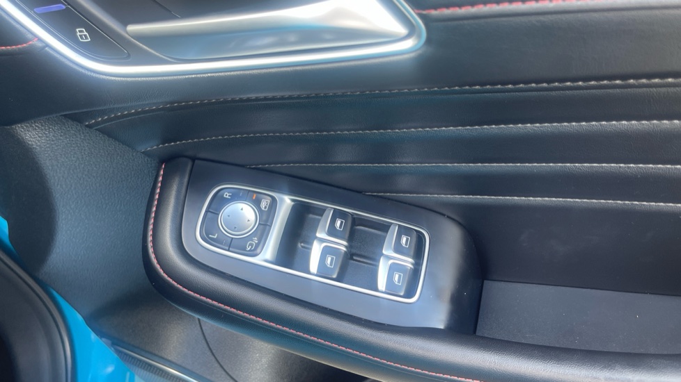 MG HS 1.5 T-GDI Trophy 5dr DCT Petrol Hatchback - Image 32