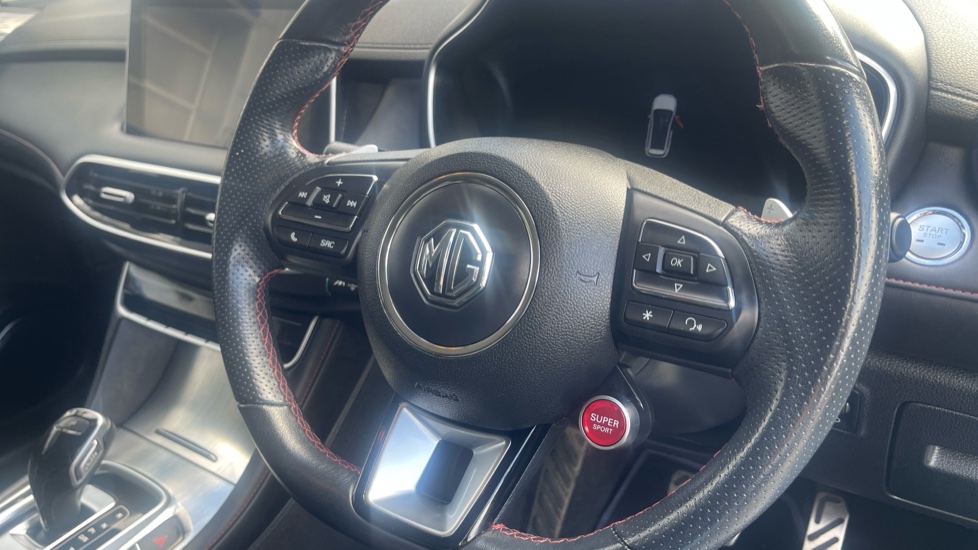 MG HS 1.5 T-GDI Trophy 5dr DCT Petrol Hatchback - Image 35