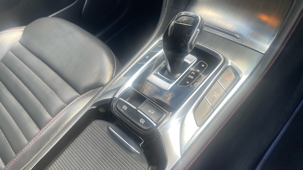 MG HS 1.5 T-GDI Trophy 5dr DCT Petrol Hatchback - Image 39