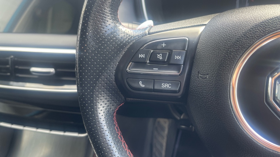 MG HS 1.5 T-GDI Trophy 5dr DCT Petrol Hatchback - Image 40