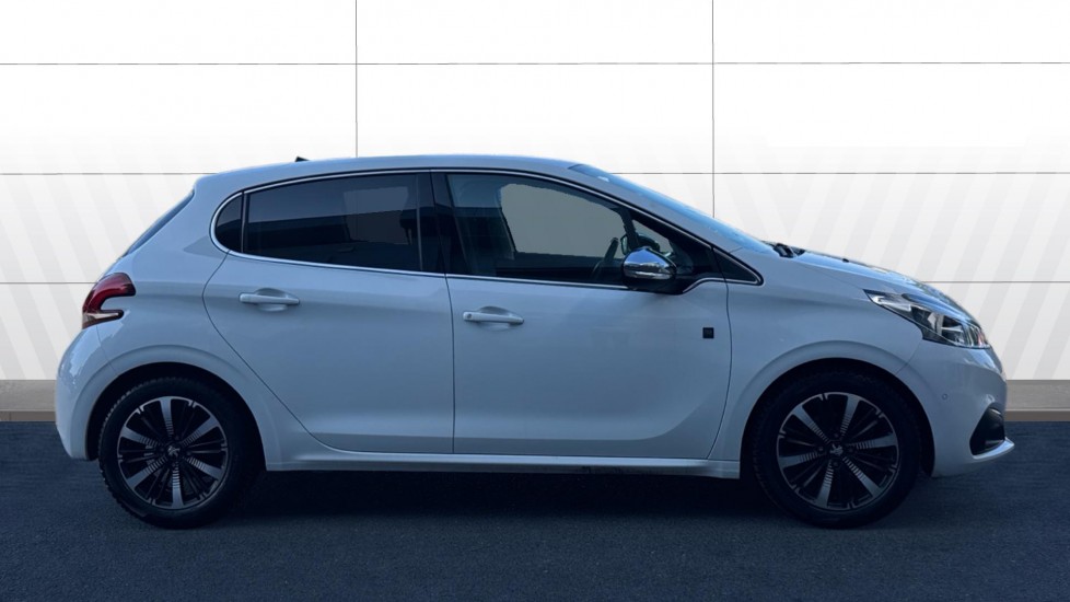 Peugeot 208 1.2 PureTech 82 Tech Edition 5dr [Start Stop] Petrol Hatchback - Image 5