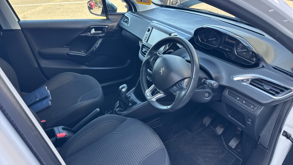 Peugeot 208 1.2 PureTech 82 Tech Edition 5dr [Start Stop] Petrol Hatchback - Image 14