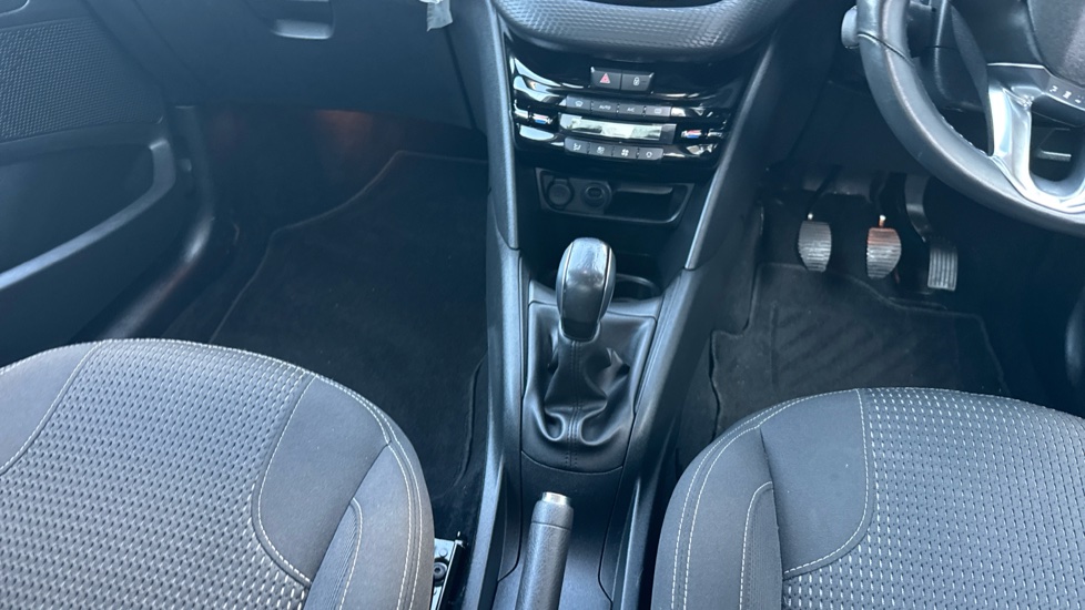 Peugeot 208 1.2 PureTech 82 Tech Edition 5dr [Start Stop] Petrol Hatchback - Image 16