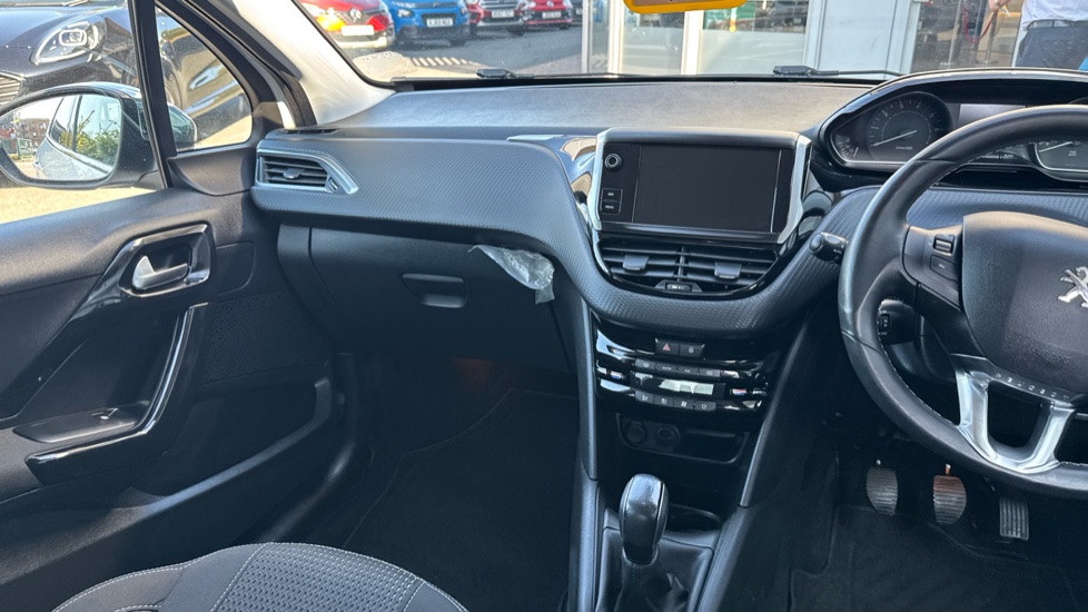 Peugeot 208 1.2 PureTech 82 Tech Edition 5dr [Start Stop] Petrol Hatchback - Image 17