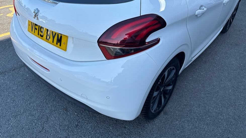 Peugeot 208 1.2 PureTech 82 Tech Edition 5dr [Start Stop] Petrol Hatchback - Image 24