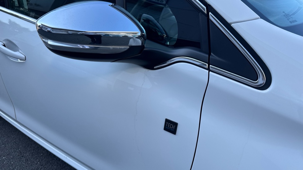 Peugeot 208 1.2 PureTech 82 Tech Edition 5dr [Start Stop] Petrol Hatchback - Image 28