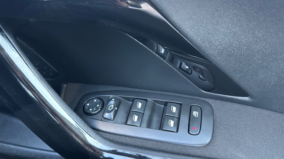 Peugeot 208 1.2 PureTech 82 Tech Edition 5dr [Start Stop] Petrol Hatchback - Image 29