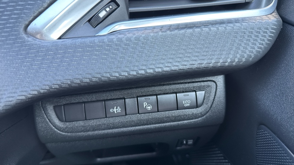 Peugeot 208 1.2 PureTech 82 Tech Edition 5dr [Start Stop] Petrol Hatchback - Image 30