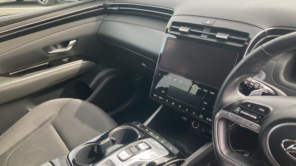 Hyundai TUCSON 1.6 TGDi Hybrid 230 Premium 5dr 2WD Auto Hybrid Estate - Image 17