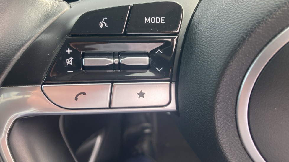Hyundai TUCSON 1.6 TGDi Hybrid 230 Premium 5dr 2WD Auto Hybrid Estate - Image 35