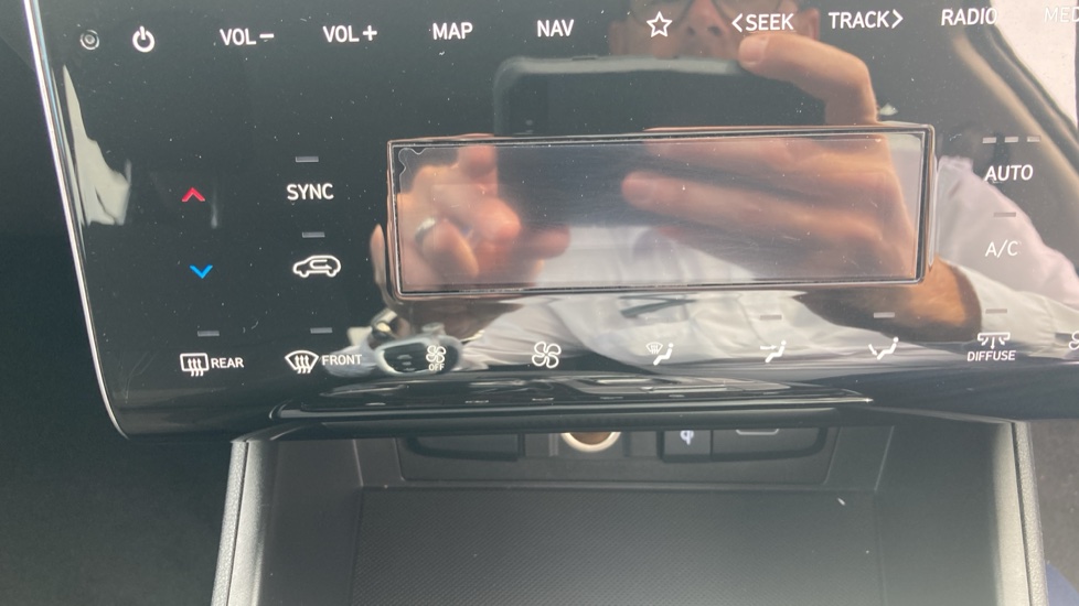 Hyundai TUCSON 1.6 TGDi Hybrid 230 Premium 5dr 2WD Auto Hybrid Estate - Image 40