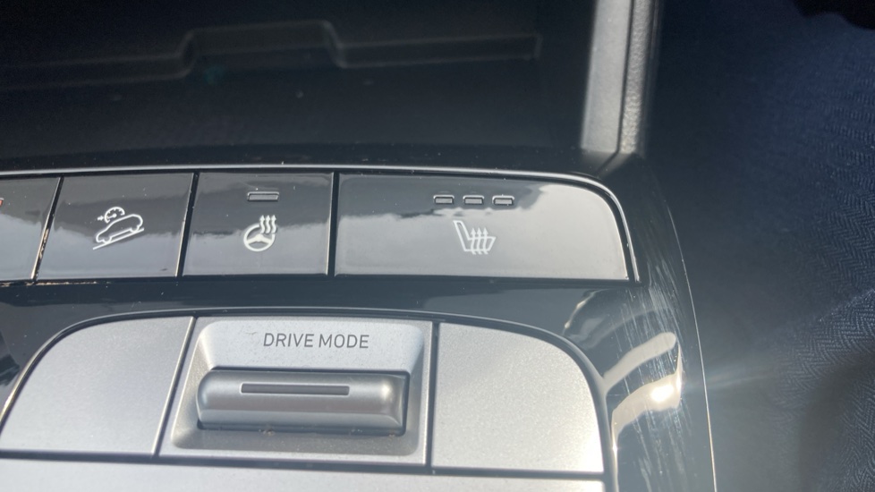 Hyundai TUCSON 1.6 TGDi Hybrid 230 Premium 5dr 2WD Auto Hybrid Estate - Image 43