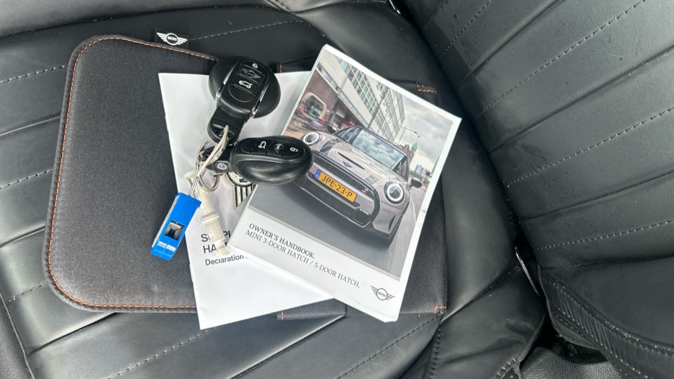 MINI Hatchback 1.5 Cooper Exclusive 3dr Petrol Hatchback - Image 19