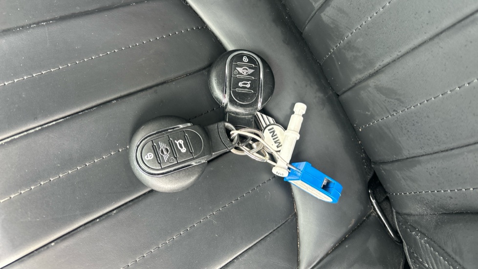 MINI Hatchback 1.5 Cooper Exclusive 3dr Petrol Hatchback - Image 20