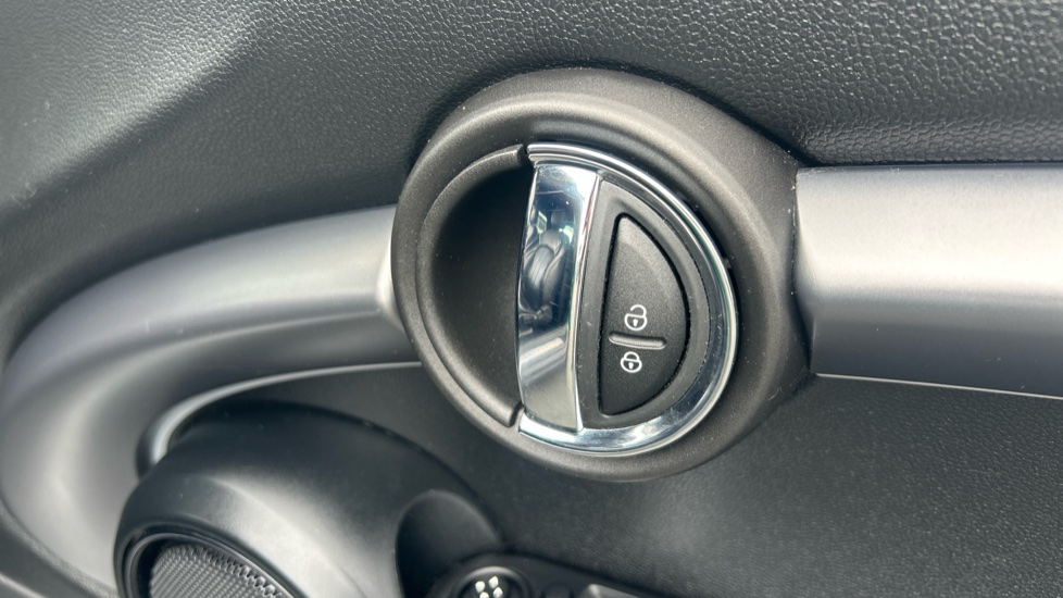 MINI Hatchback 1.5 Cooper Exclusive 3dr Petrol Hatchback - Image 22
