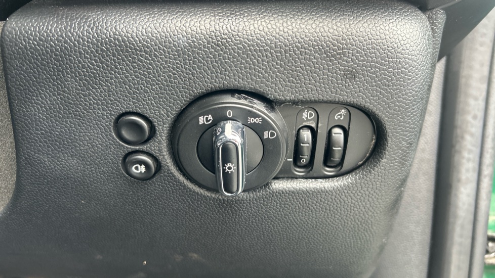 MINI Hatchback 1.5 Cooper Exclusive 3dr Petrol Hatchback - Image 23
