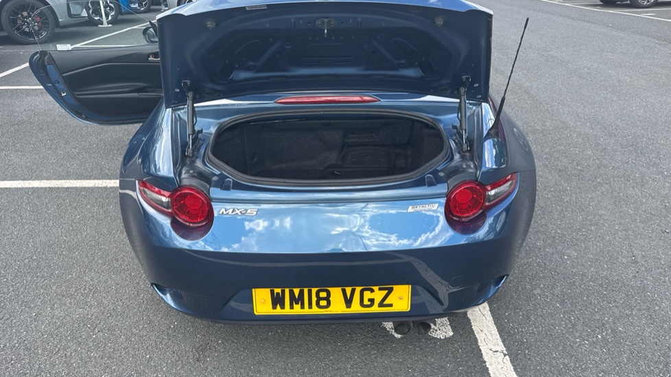 Mazda MX-5 1.5 SE 2dr Petrol Convertible - Image 4
