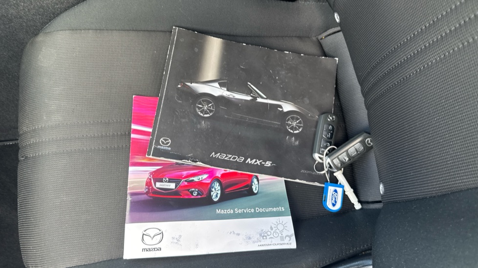 Mazda MX-5 1.5 SE 2dr Petrol Convertible - Image 9
